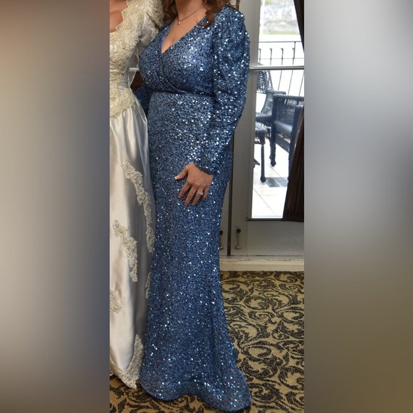 Blue Gown beaded evening - Picture 3 of 4